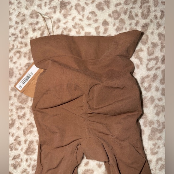Skims Everyday Sculpt Above The Knee Short XXS in Jasper, NWT!! - Picture 3 of 7